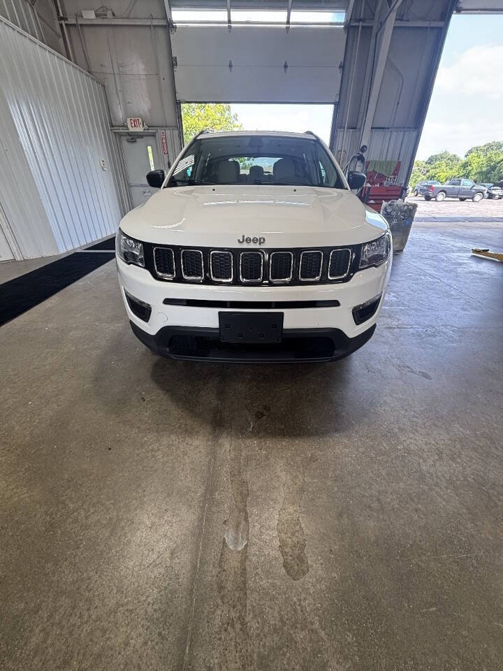 Used 2018 Jeep Compass Sport AWD/4WD image 3