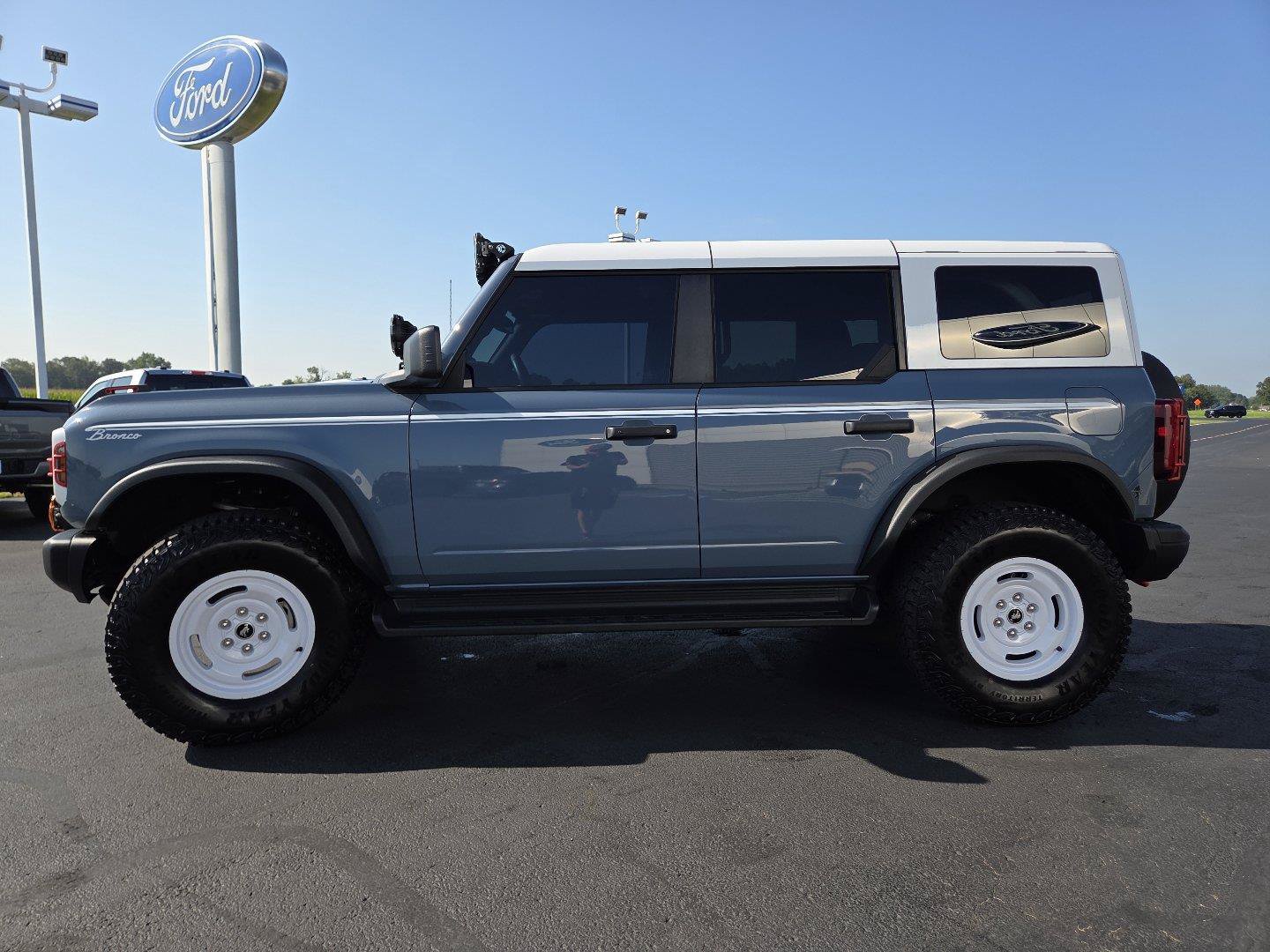 Used 2025 Ford Bronco Heritage Edition AWD/4WD image 12