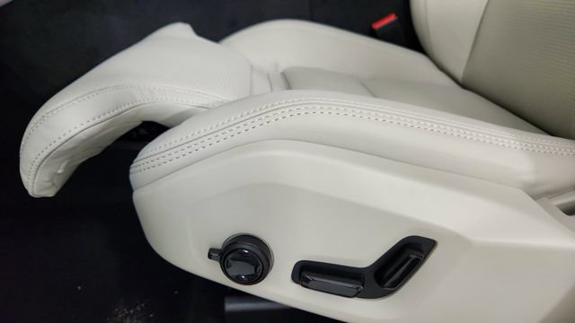 New 2027 Volvo XC60 B5 Ultra AWD/4WD image 14