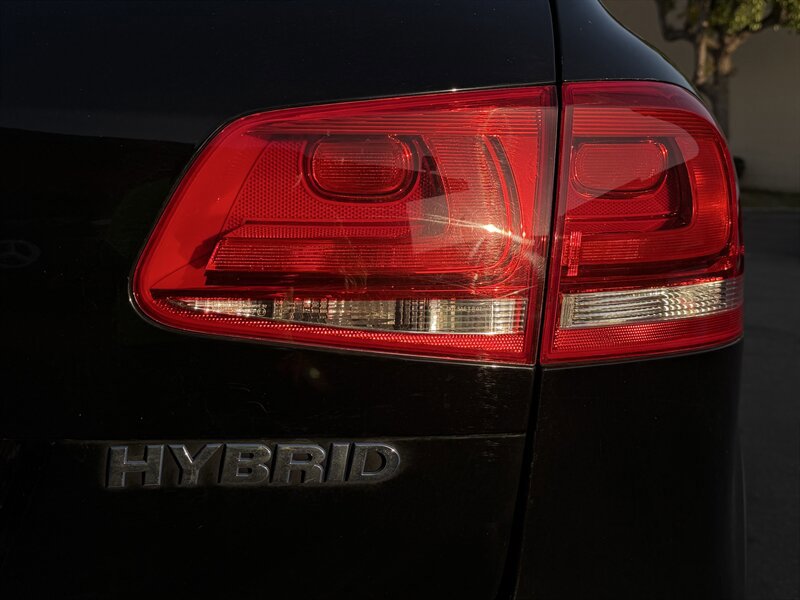 Used 2012 Volkswagen Touareg Hybrid AWD/4WD image 23