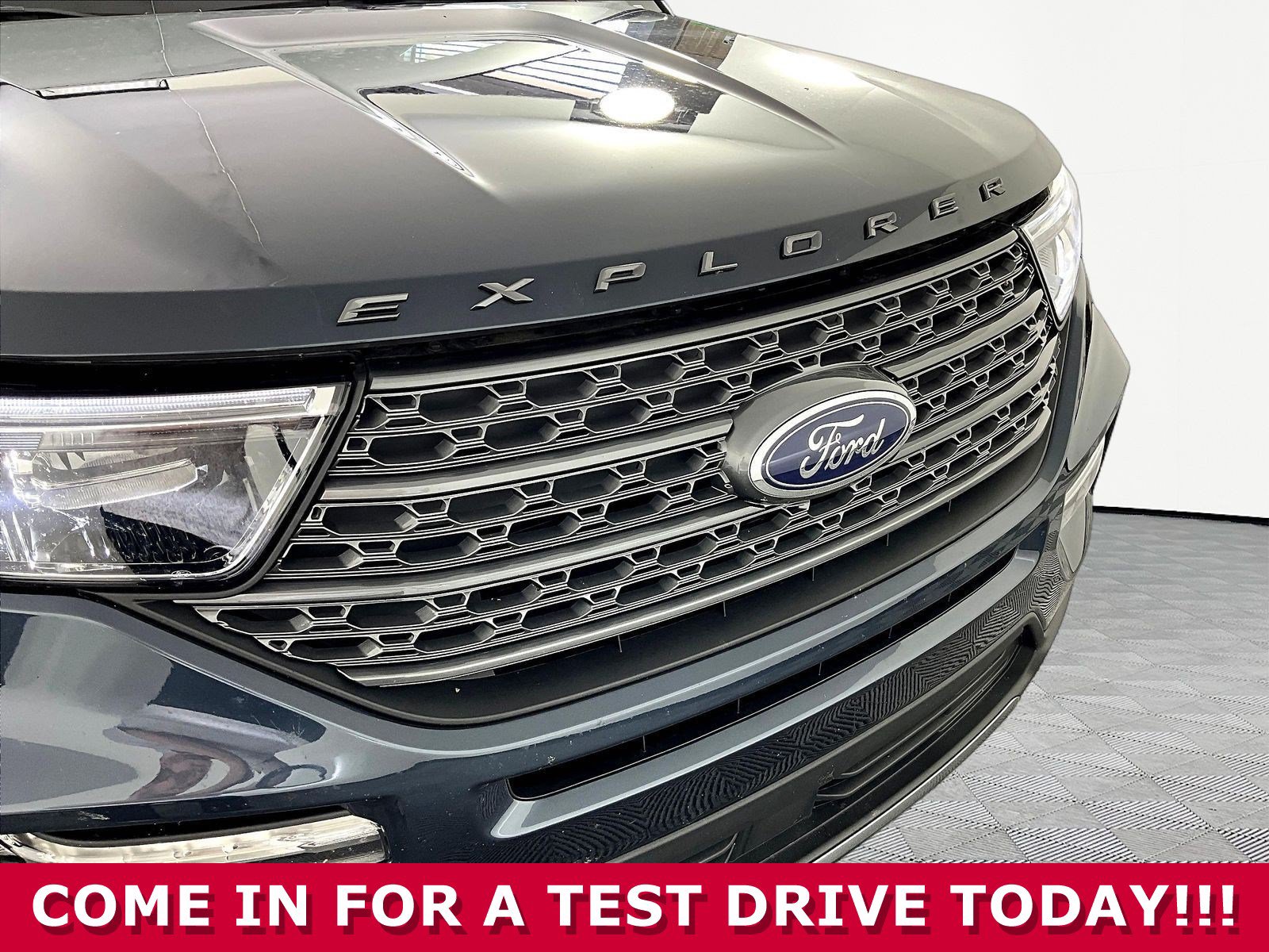 Used 2023 Ford Explorer XLT w/ Equipment Group 202A AWD/4WD image 33