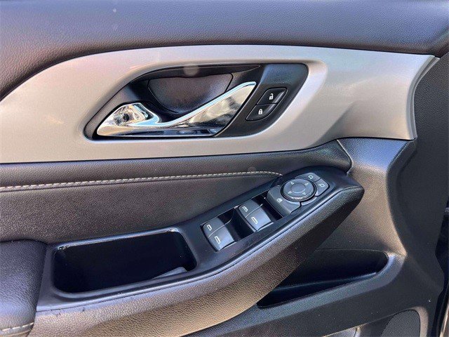 Certified 2023 Chevrolet Traverse LT w/ Rear Camera Mirror Package image 18