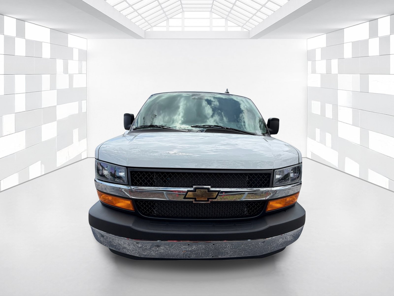 Used 2025 Chevrolet Express 3500 LT w/ LT Preferred Equipment Group RWD image 2