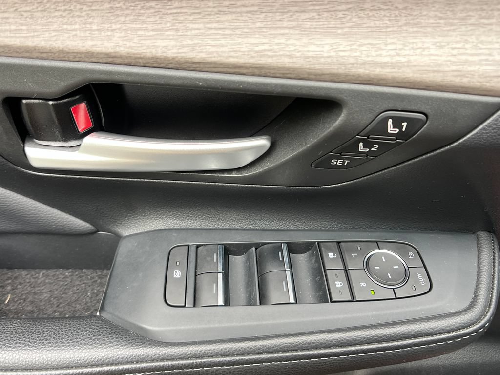 Used 2024 Toyota Grand Highlander AWD Hybrid image 12