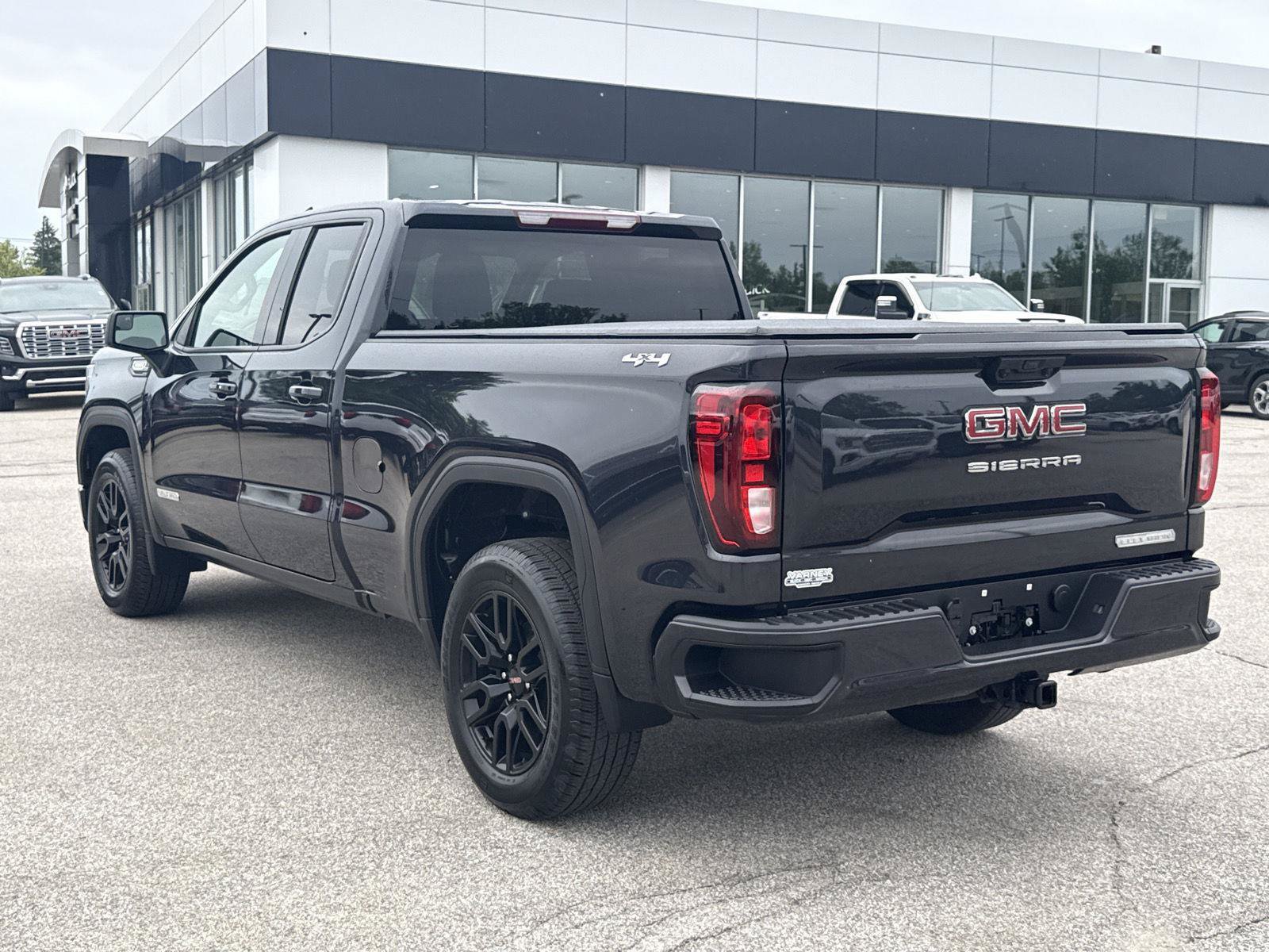 Used 2025 GMC Sierra 1500 Elevation AWD/4WD image 7