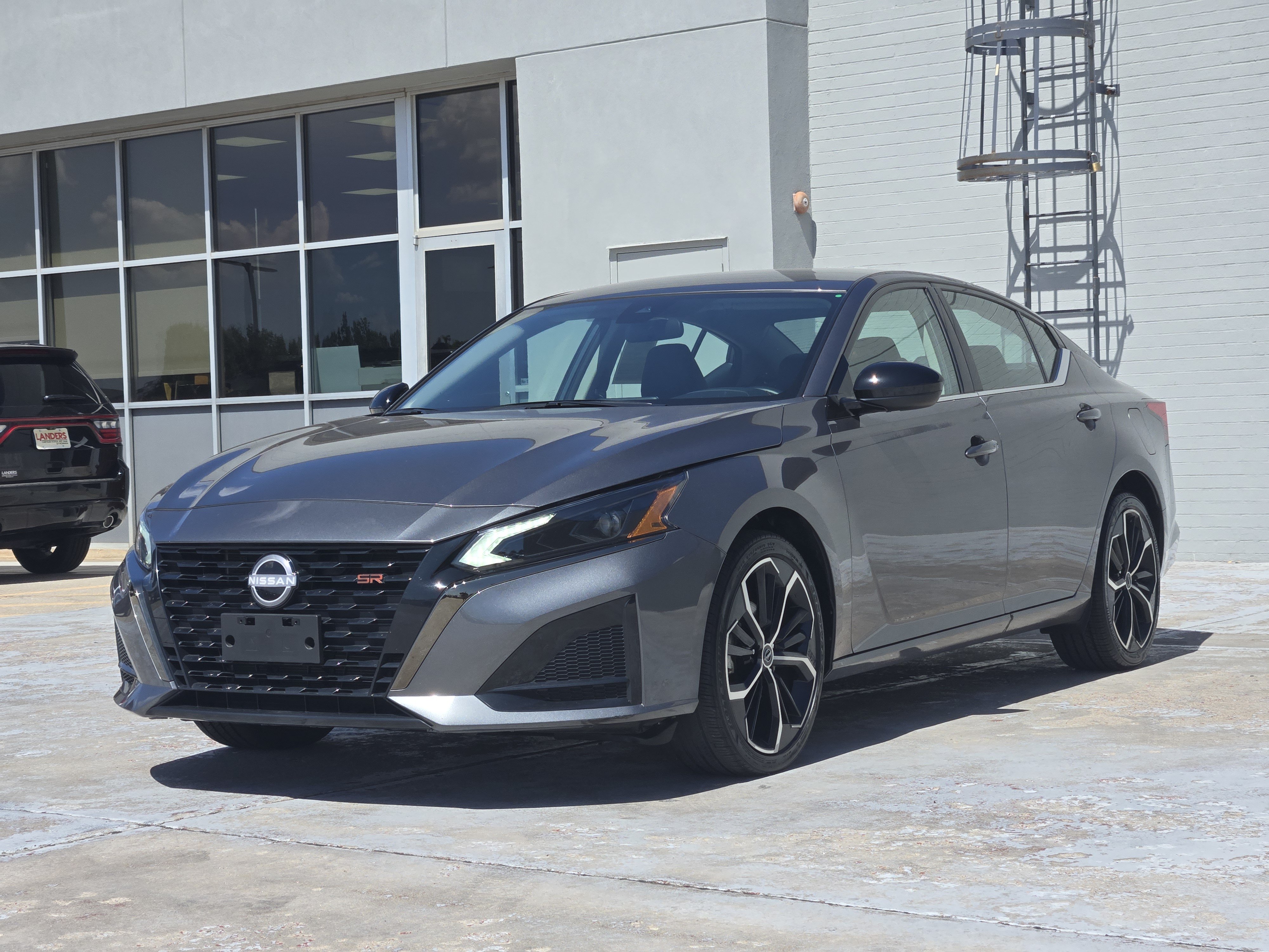 Used 2025 Nissan Altima 2.5 SR AWD/4WD image 4