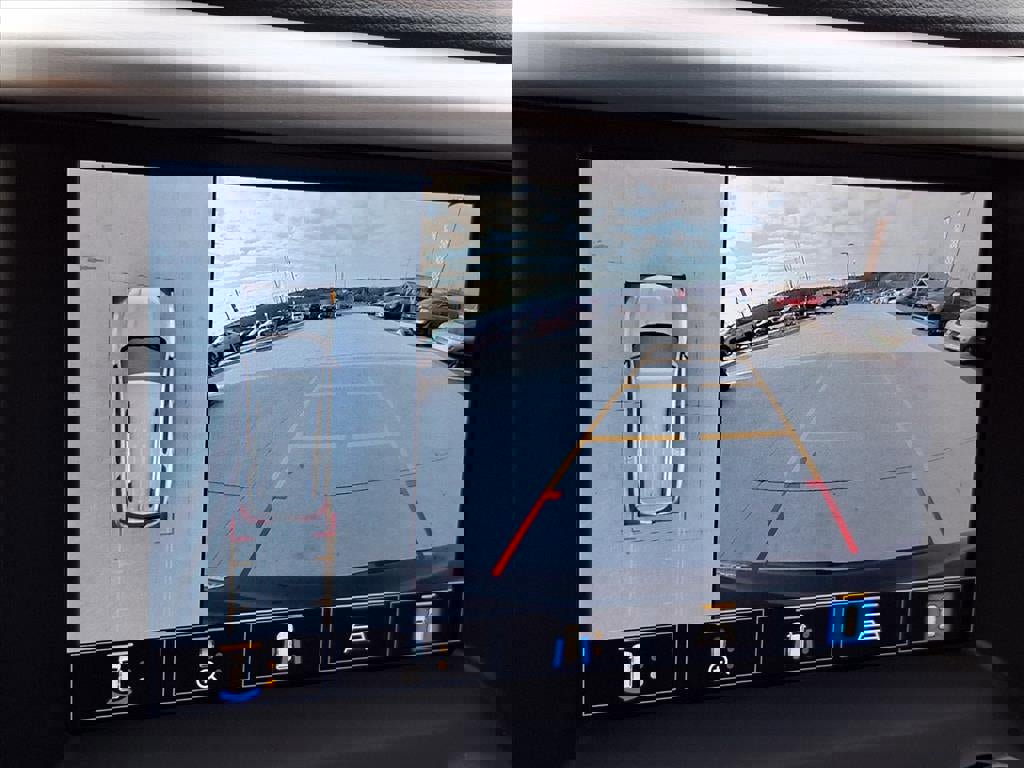 Used 2023 GMC Acadia SLT w/ Technology Package image 19