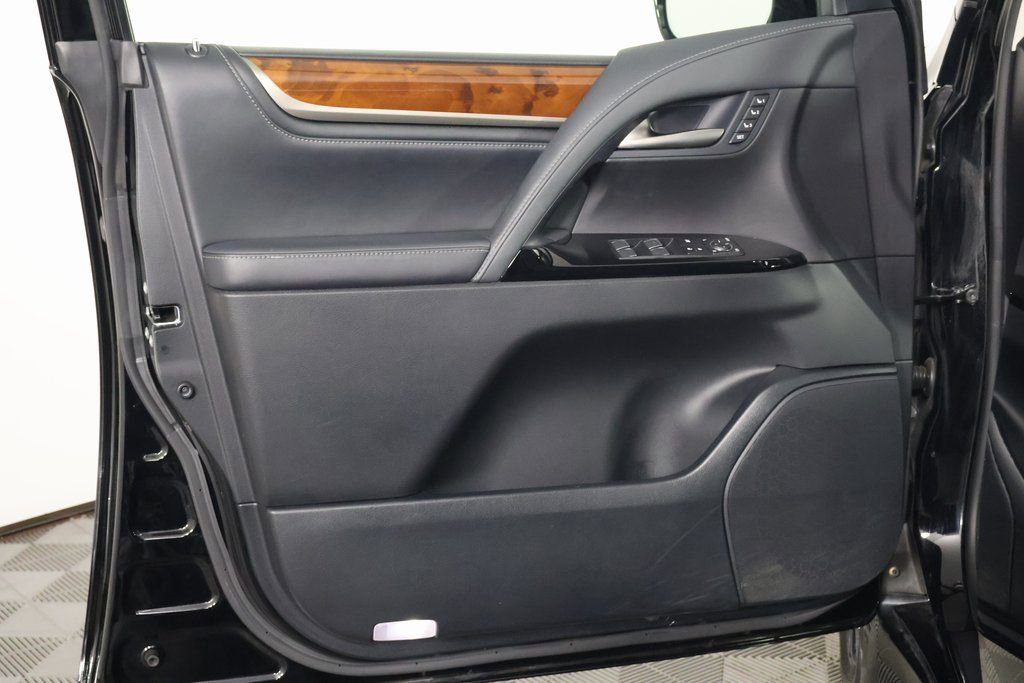 Used 2021 Lexus LX 570 4WD w/ Luxury Package image 12