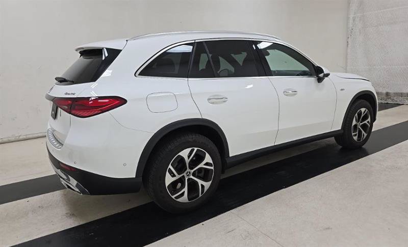 Used 2025 Mercedes-Benz GLC 350e 4MATIC image 4