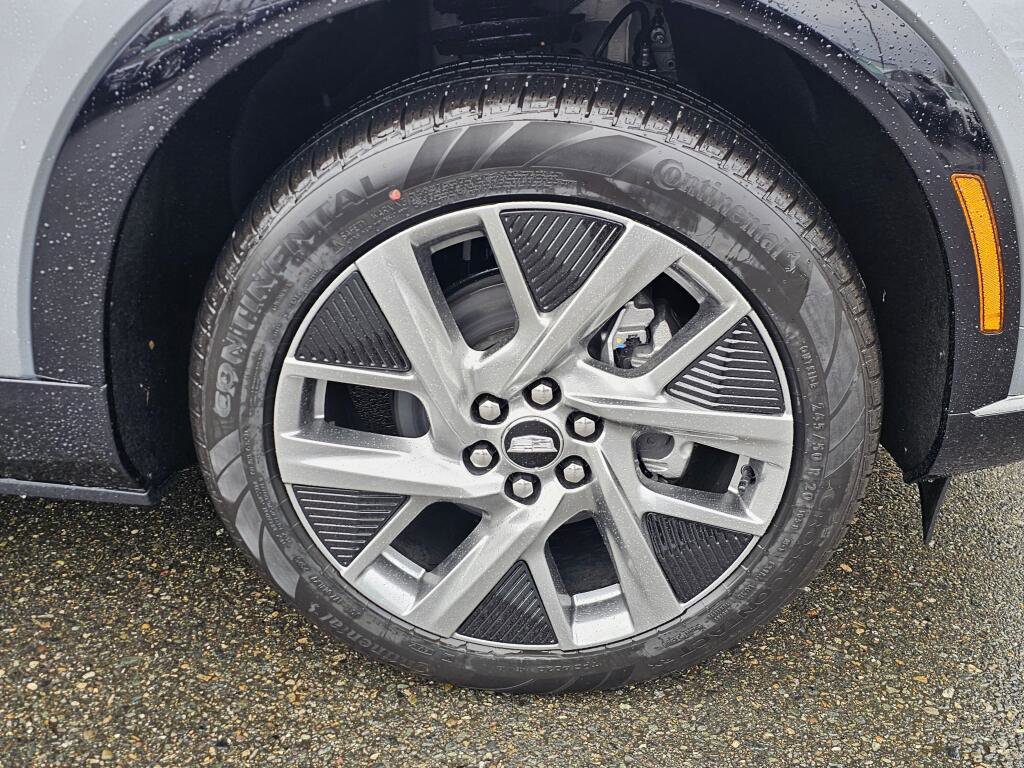 New 2026 Cadillac Optiq Luxury 1 image 16