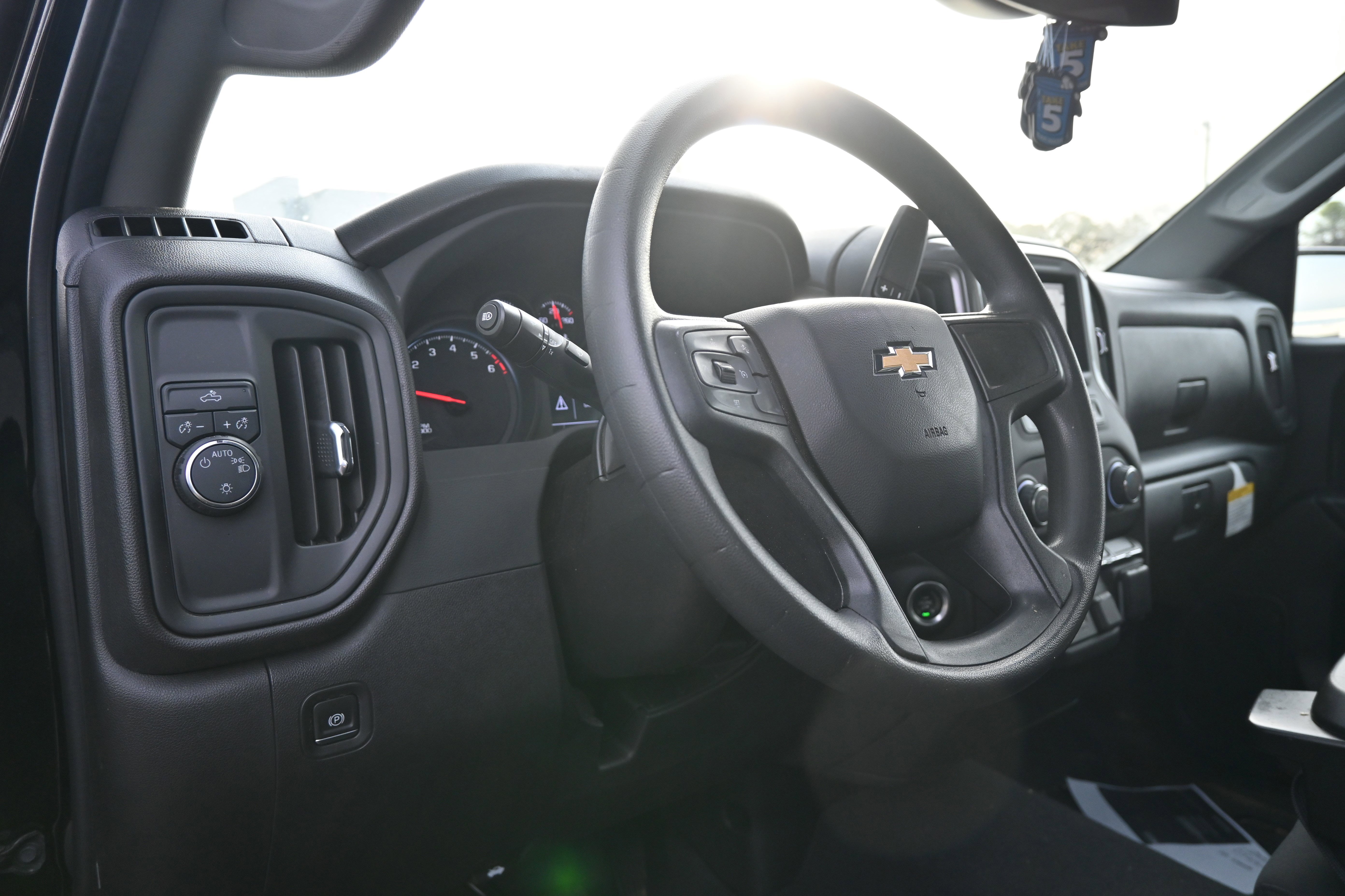 Used 2022 Chevrolet Silverado 1500 Custom image 3