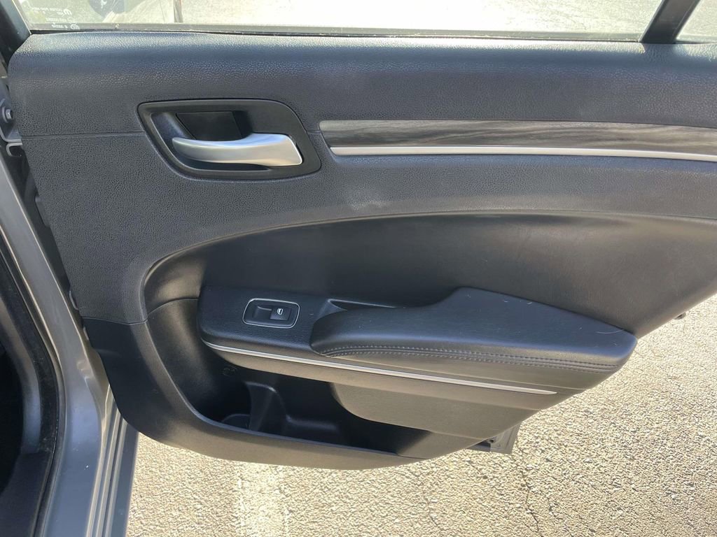 Used 2018 Chrysler 300 Touring w/ Driver Convenience Group image 41