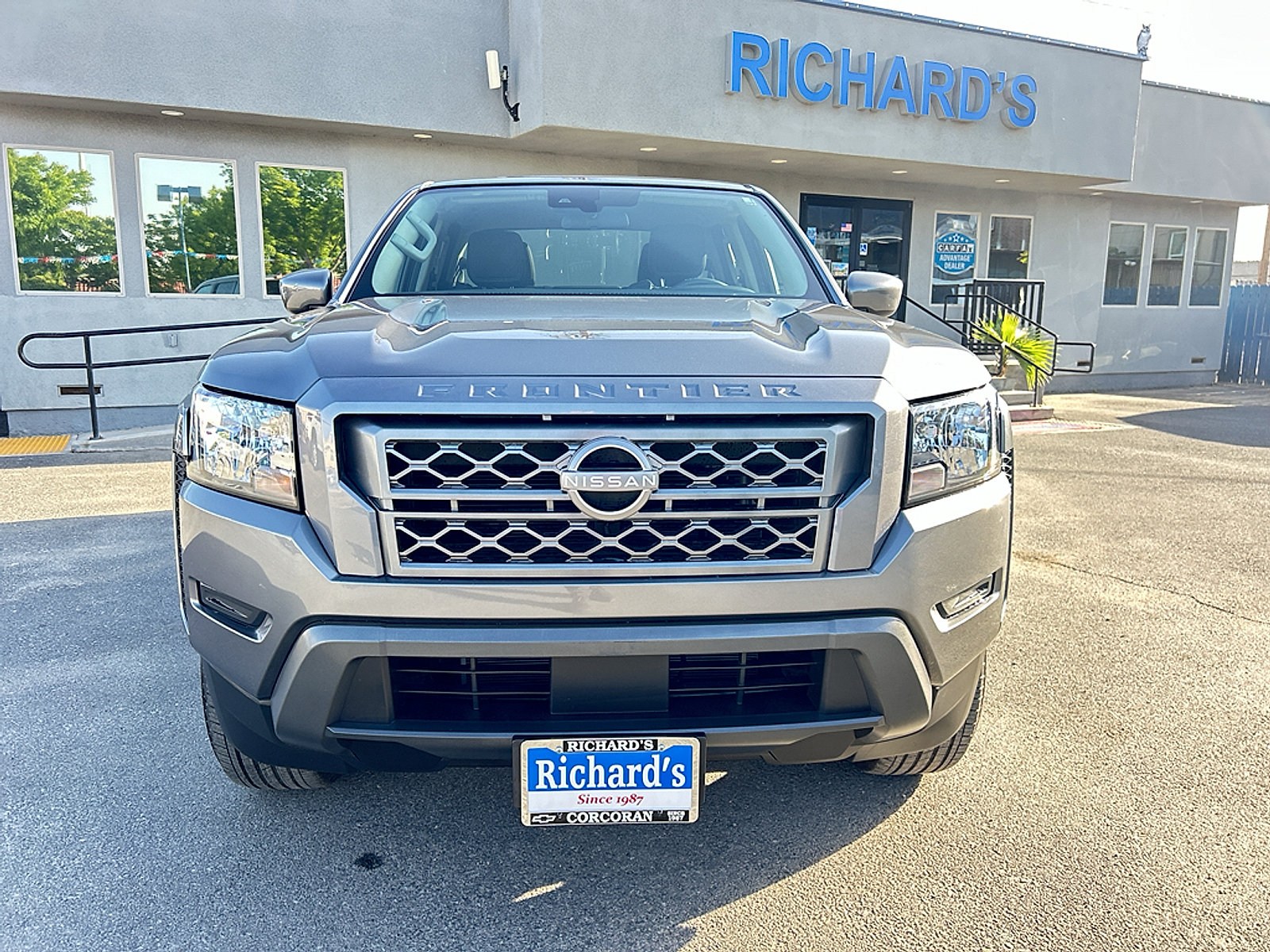 Used 2023 Nissan Frontier SV w/ Tow Package RWD image 8