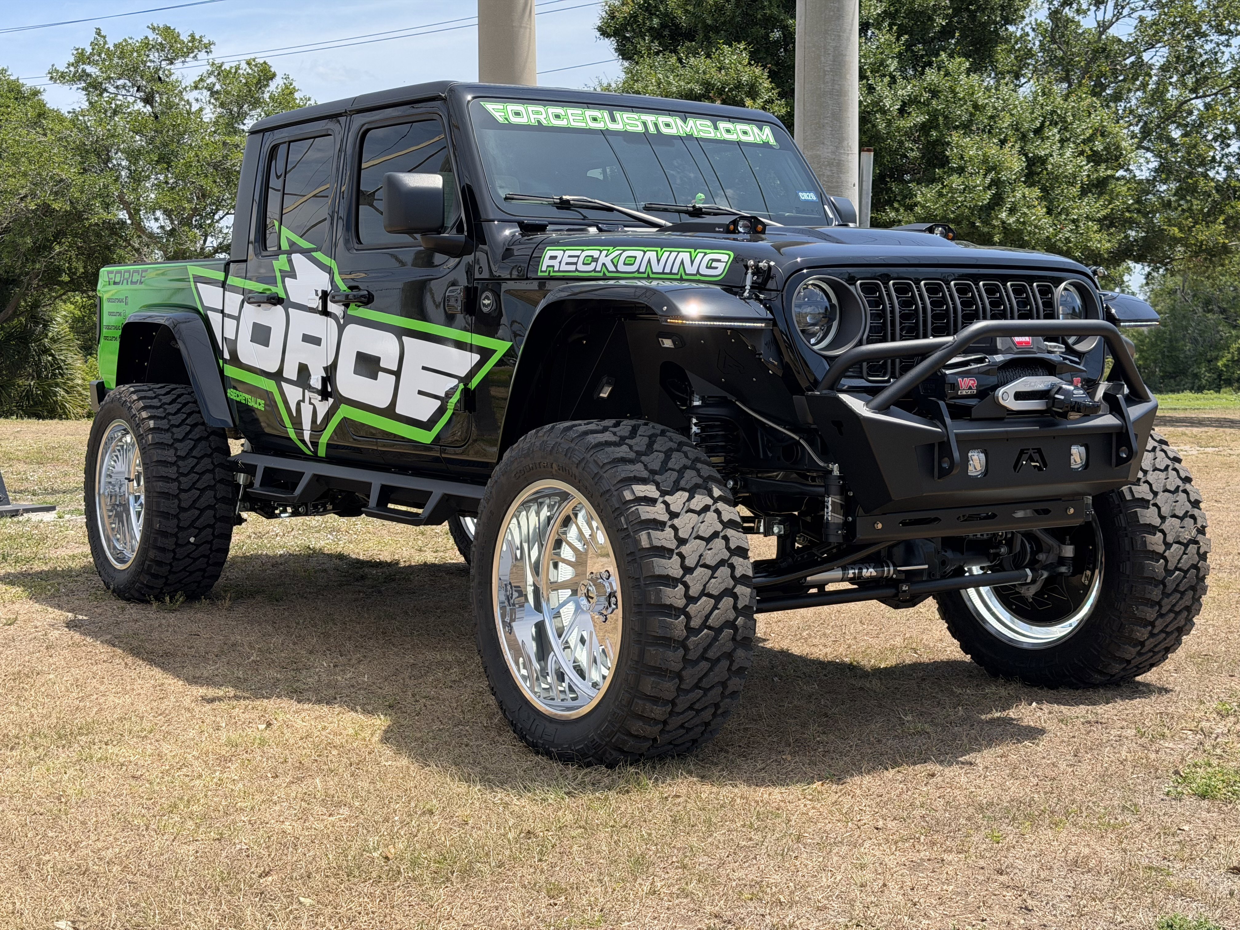 Used 2024 Jeep Gladiator Sport AWD/4WD image 8