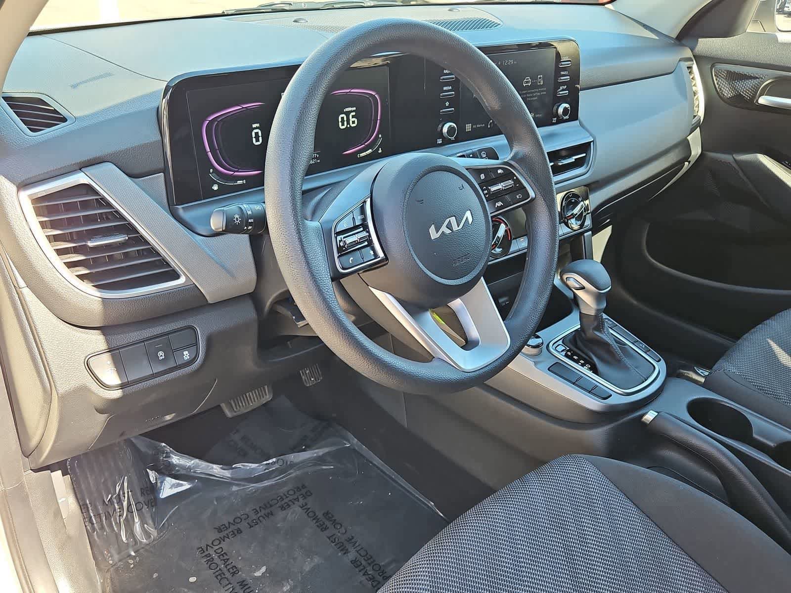 Used 2024 Kia Seltos LX AWD/4WD image 16