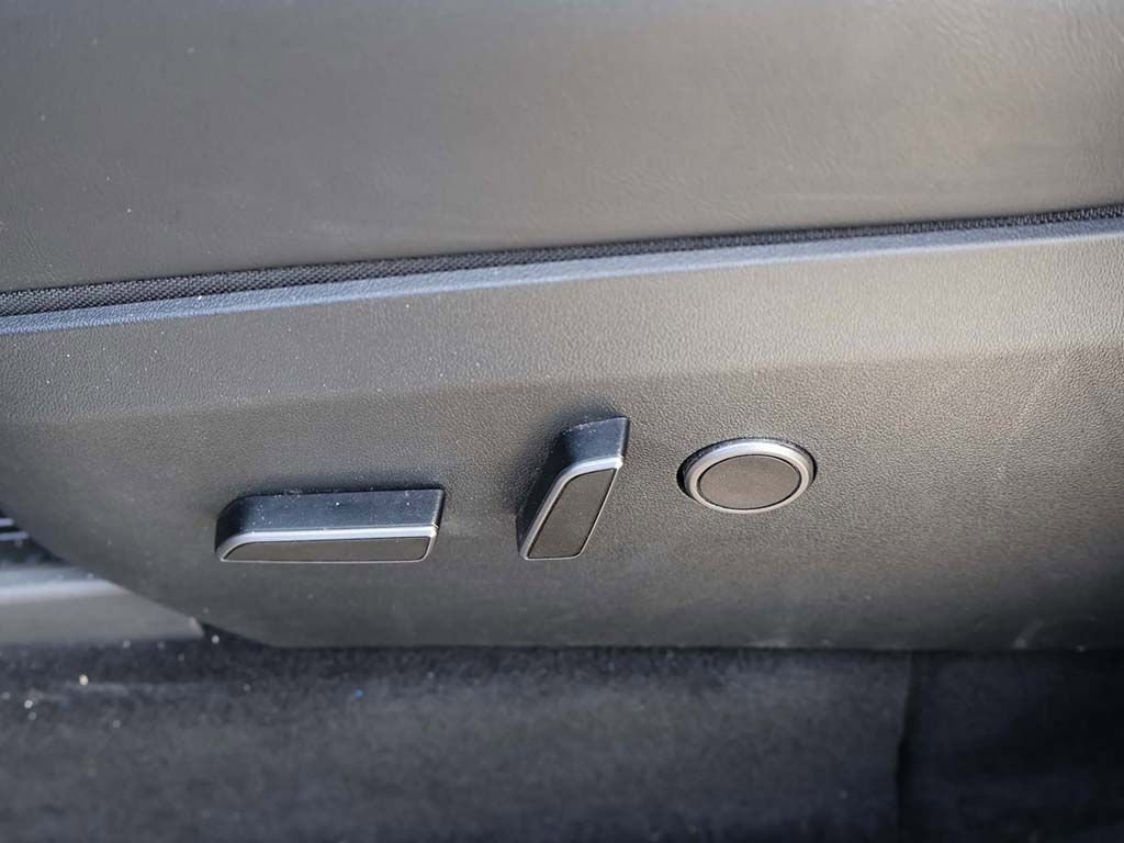 Used 2023 Tesla Model Y Long Range AWD/4WD image 33