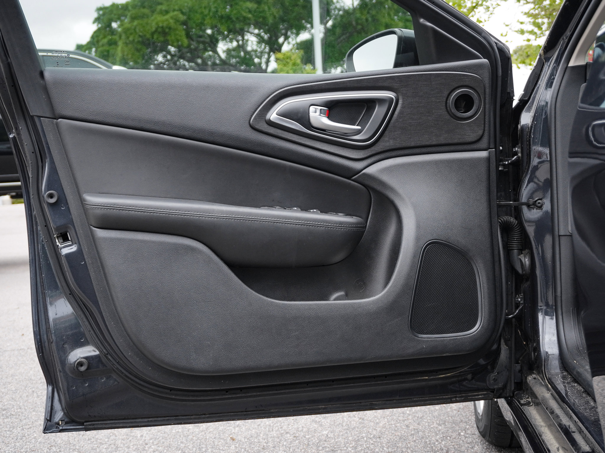 Used 2017 Chrysler 200 Limited Platinum FWD image 15