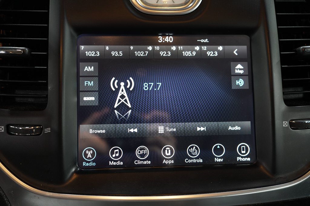 Used 2017 Chrysler 300 C RWD image 28