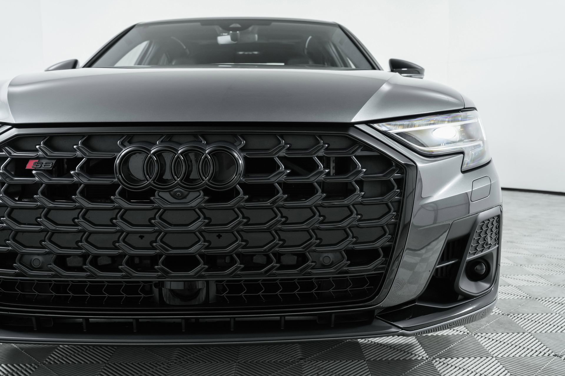Used 2025 Audi S8 AWD/4WD image 37