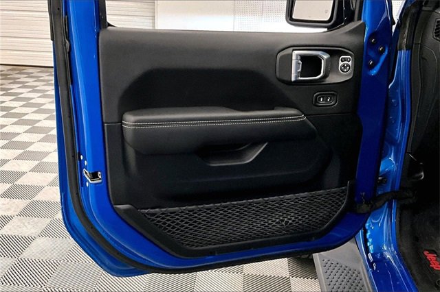 Used 2023 Jeep Wrangler Unlimited Sahara w/ Cold Weather Group image 16