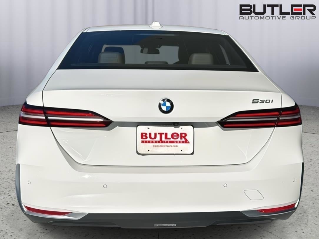 Certified 2025 BMW 530i w/ Premium Package image 4