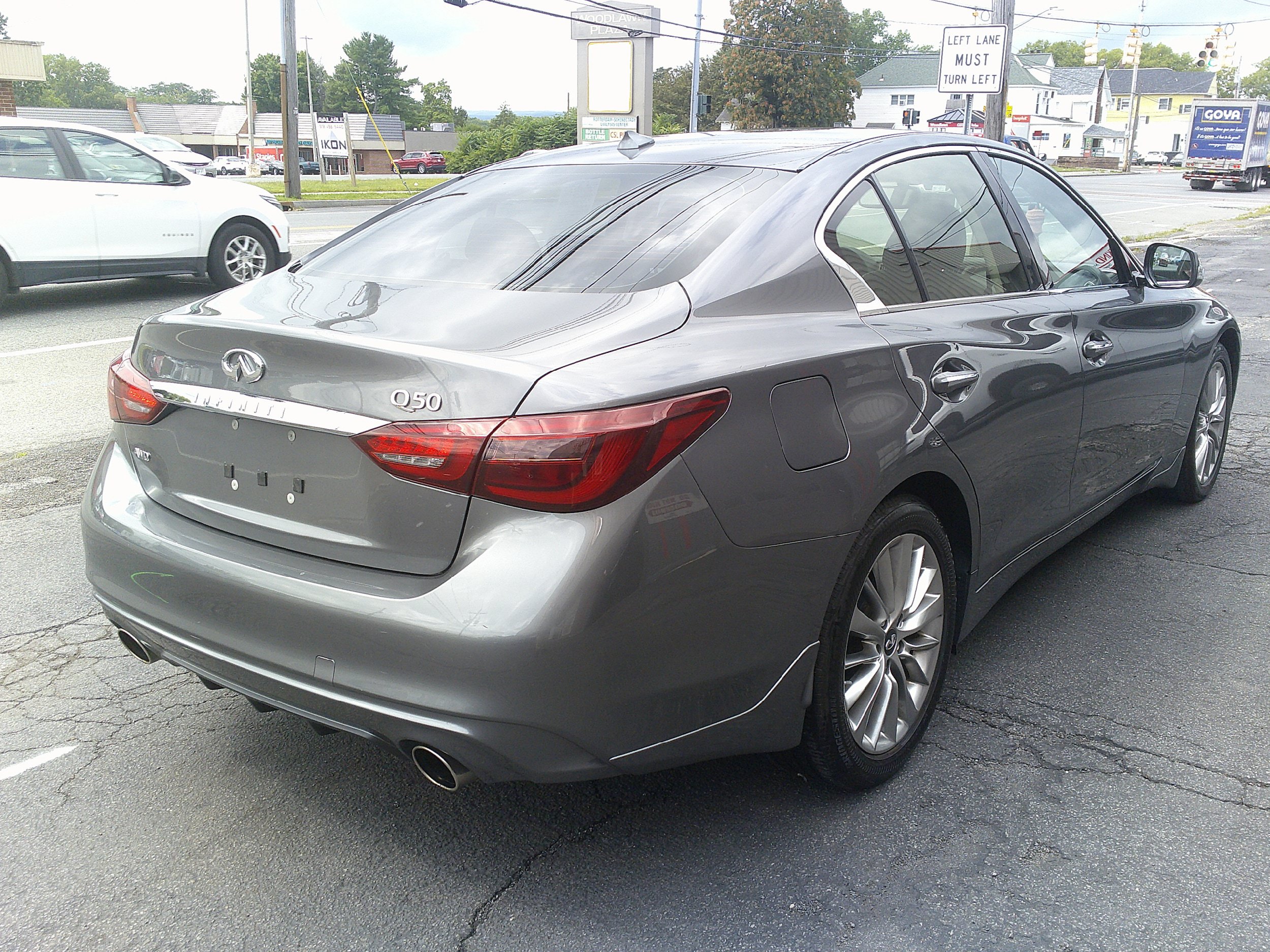 Used 2019 INFINITI Q50 Luxe w/ Essential Package (3.0T Luxe) AWD/4WD image 8