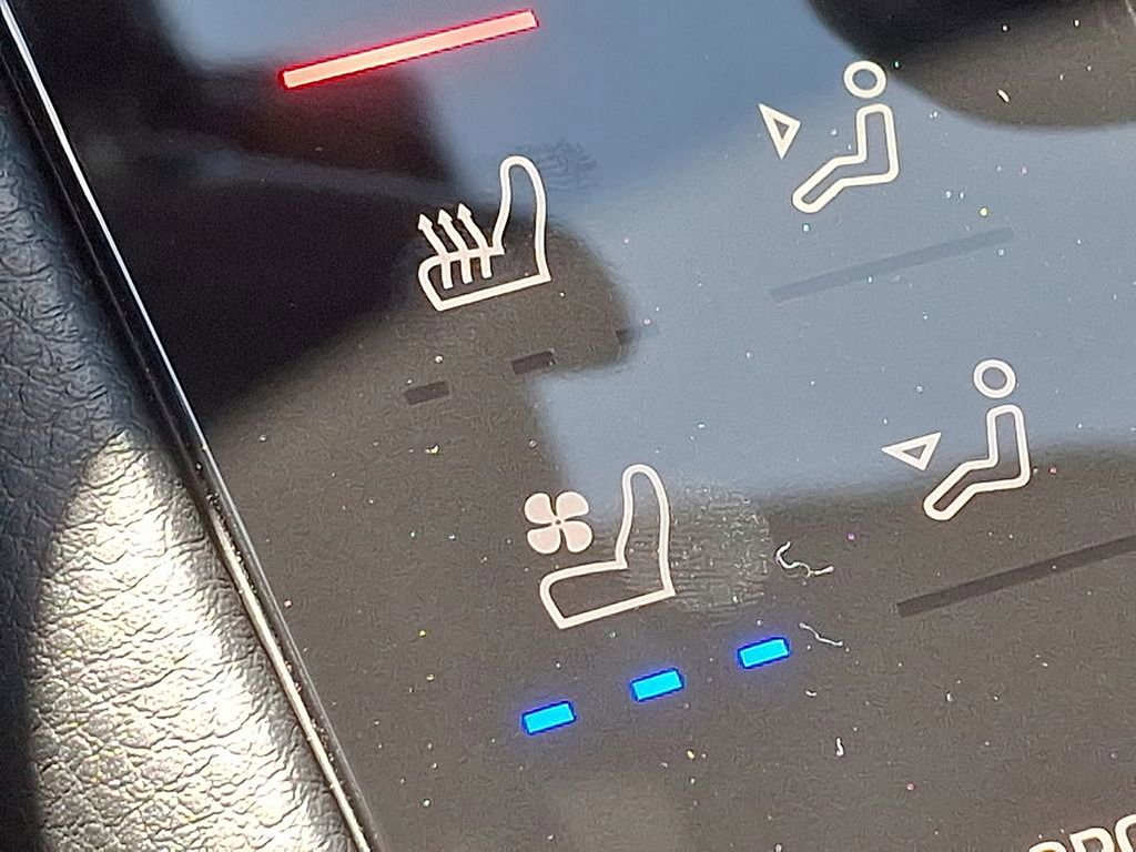 Certified 2025 Porsche Macan image 23