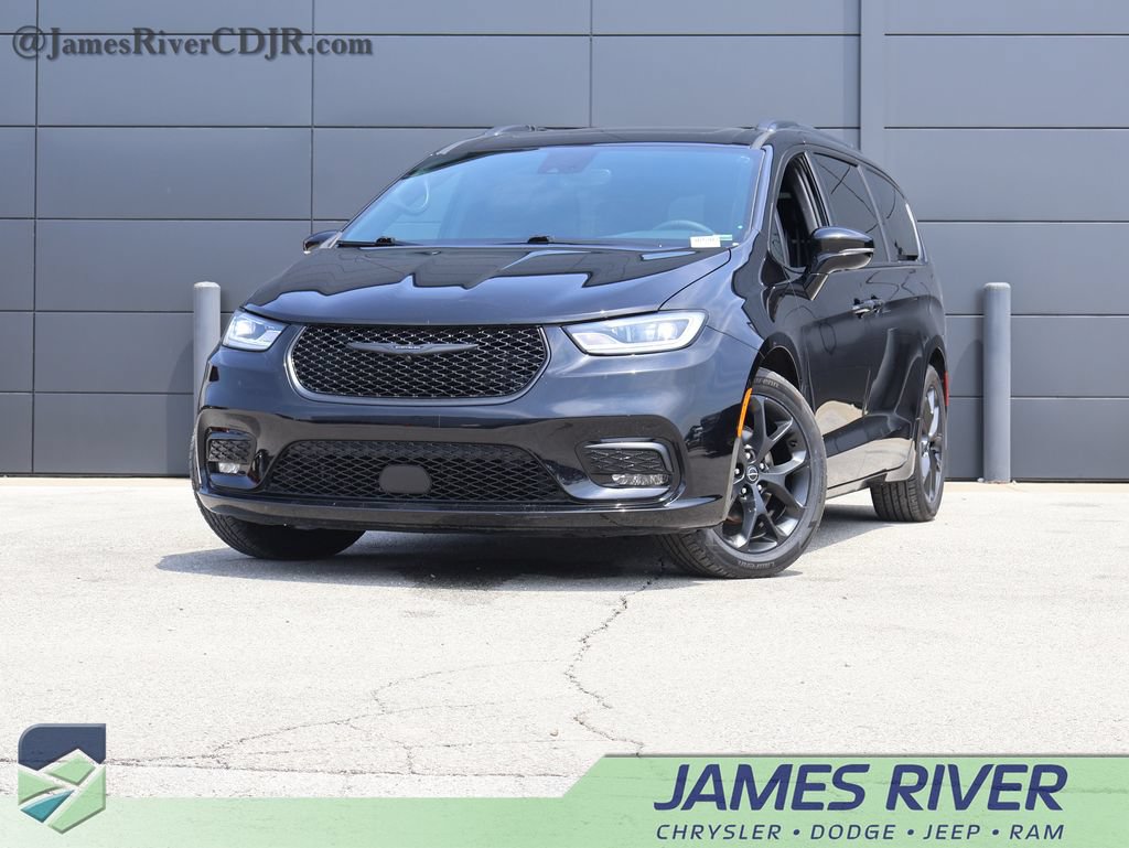 Used 2025 Chrysler Pacifica Limited FWD image 1