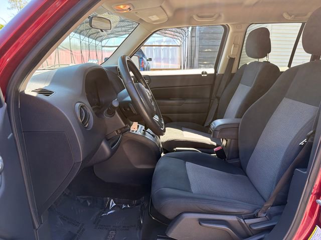 Used 2014 Jeep Patriot Latitude AWD/4WD image 11