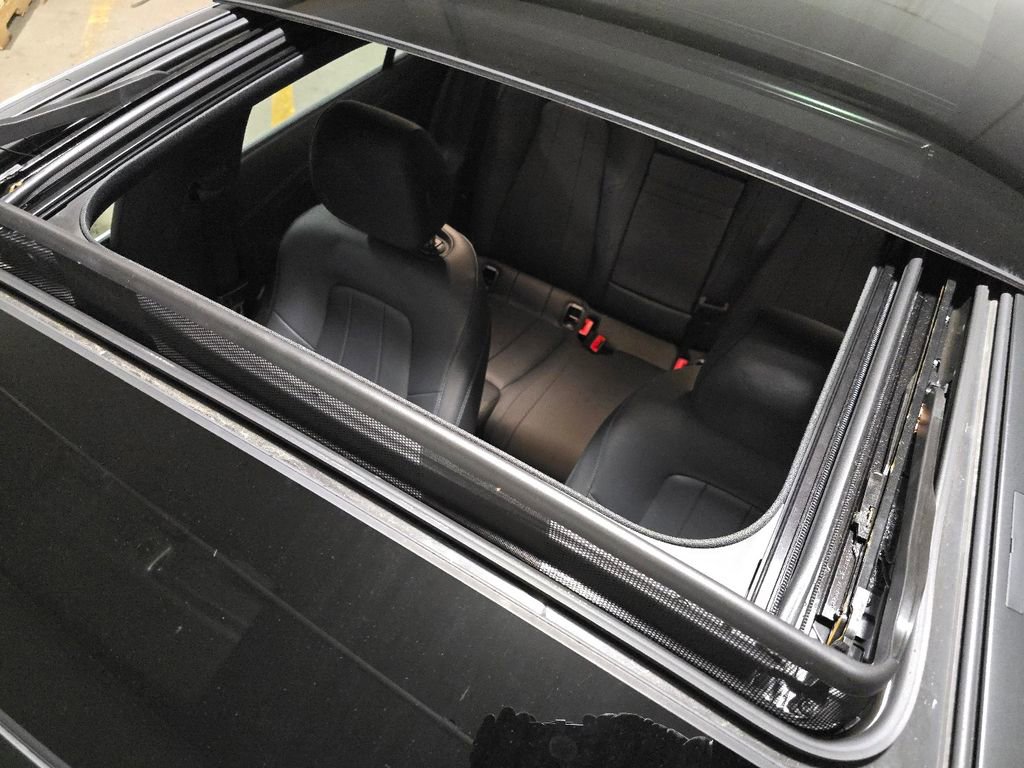 Used 2022 Mercedes-Benz CLA 250 4MATIC image 3