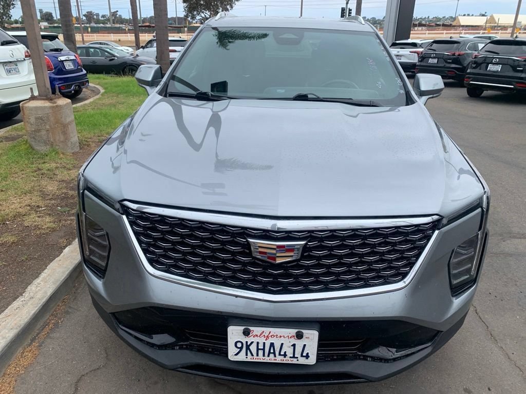Used 2024 Cadillac XT4 Premium Luxury FWD image 3