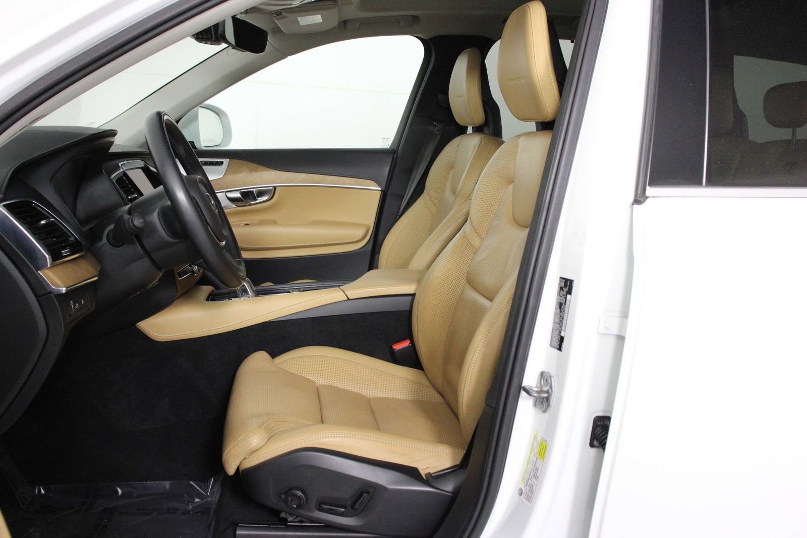 Used 2016 Volvo XC90 T8 Inscription w/ Vision Package AWD/4WD image 31