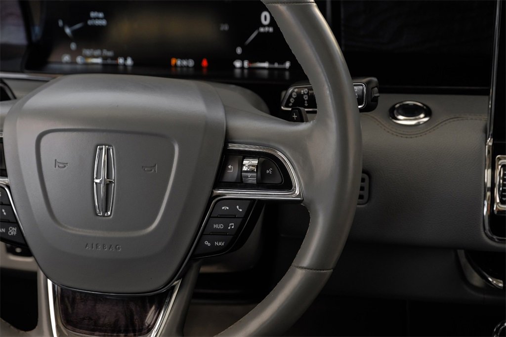 Used 2019 Lincoln Navigator Reserve image 17
