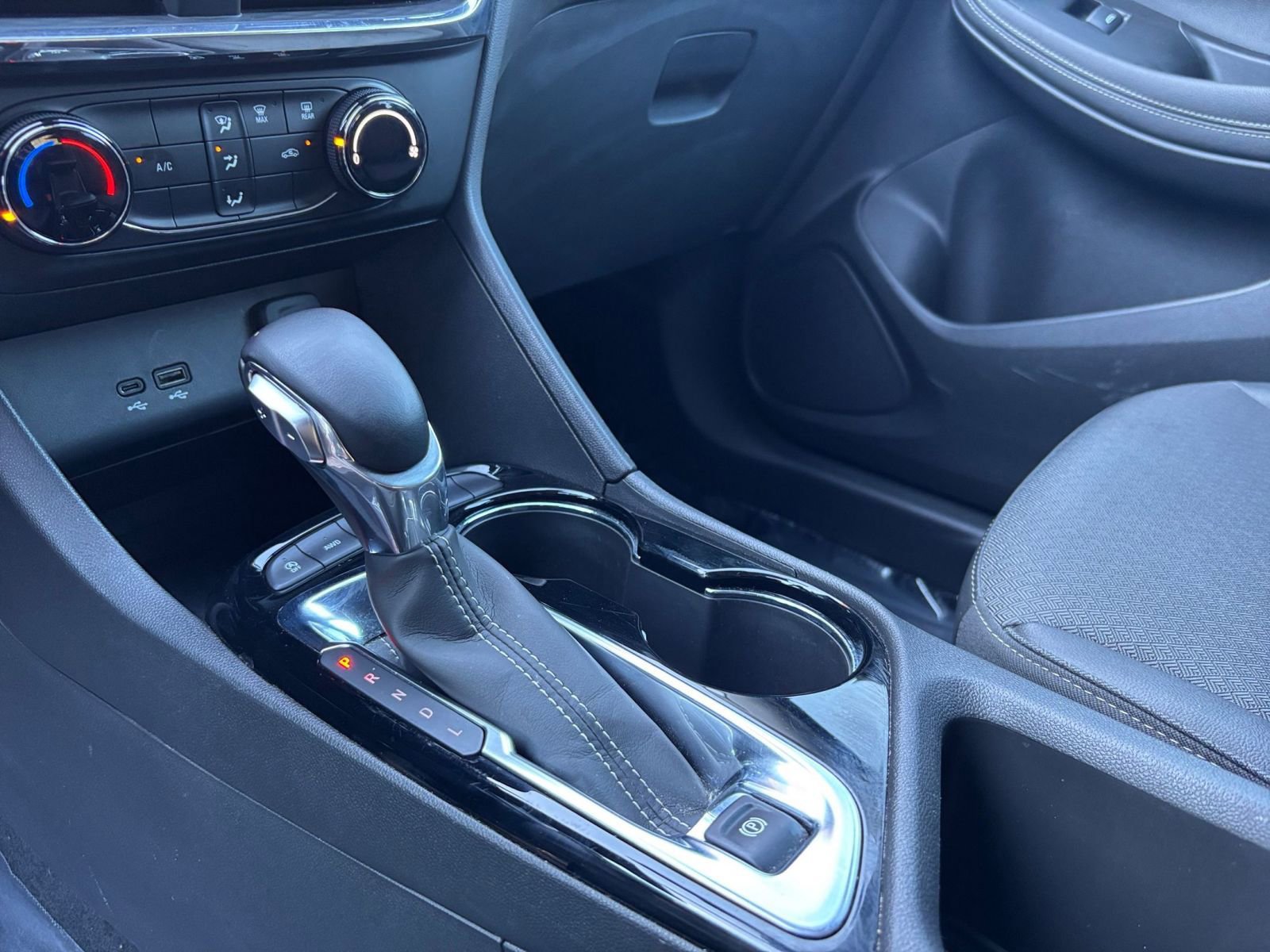 Used 2025 Buick Encore GX Preferred image 40