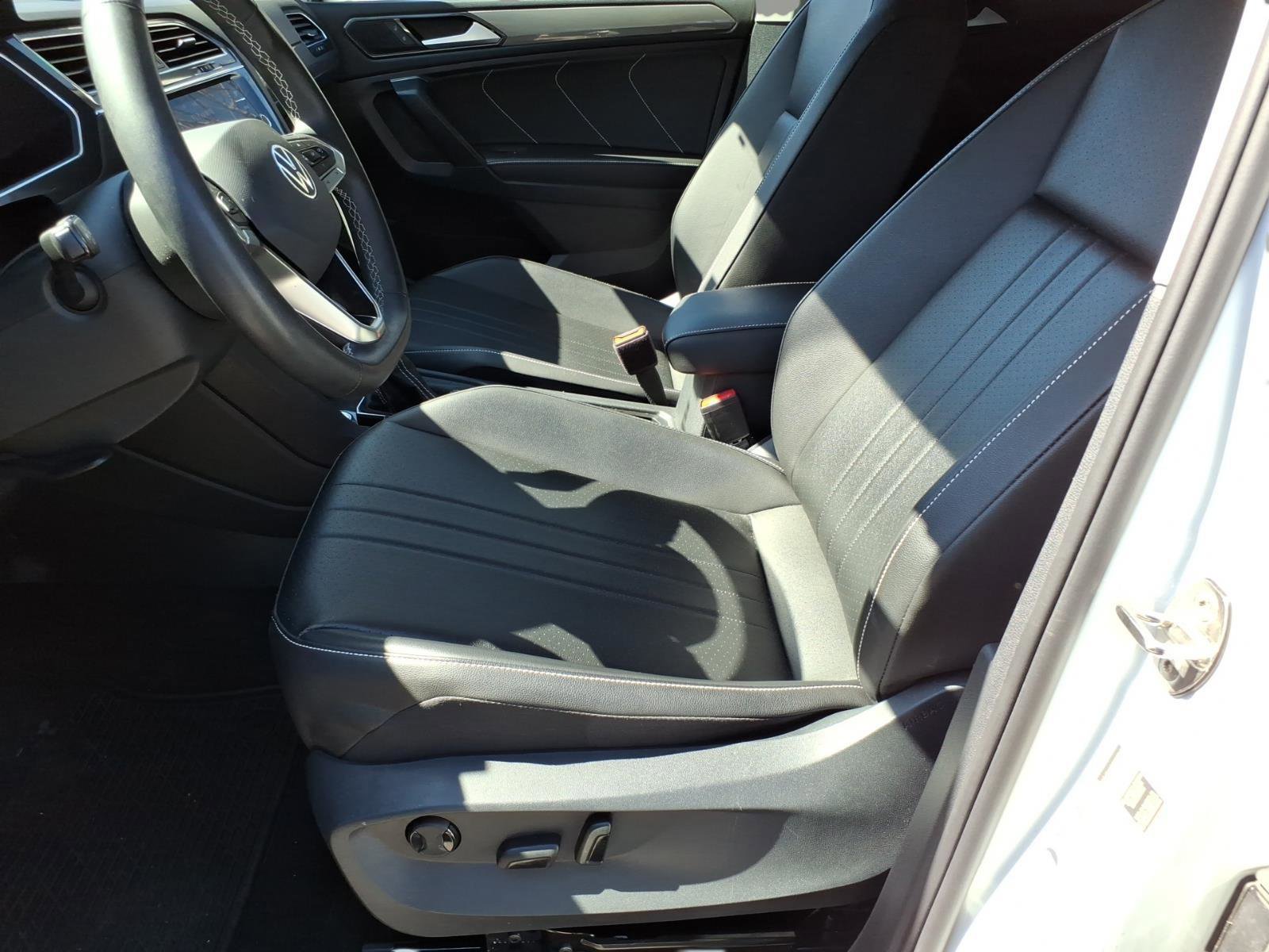 Used 2022 Volkswagen Tiguan SE AWD/4WD image 12