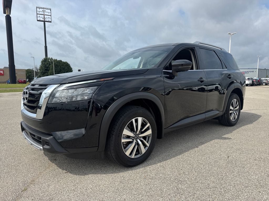 Used 2025 Nissan Pathfinder SL w/ Cargo Package FWD image 2