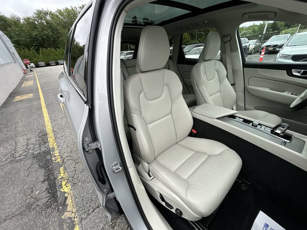 Certified 2024 Volvo XC60 T8 Plus w/ Climate Package AWD/4WD image 25