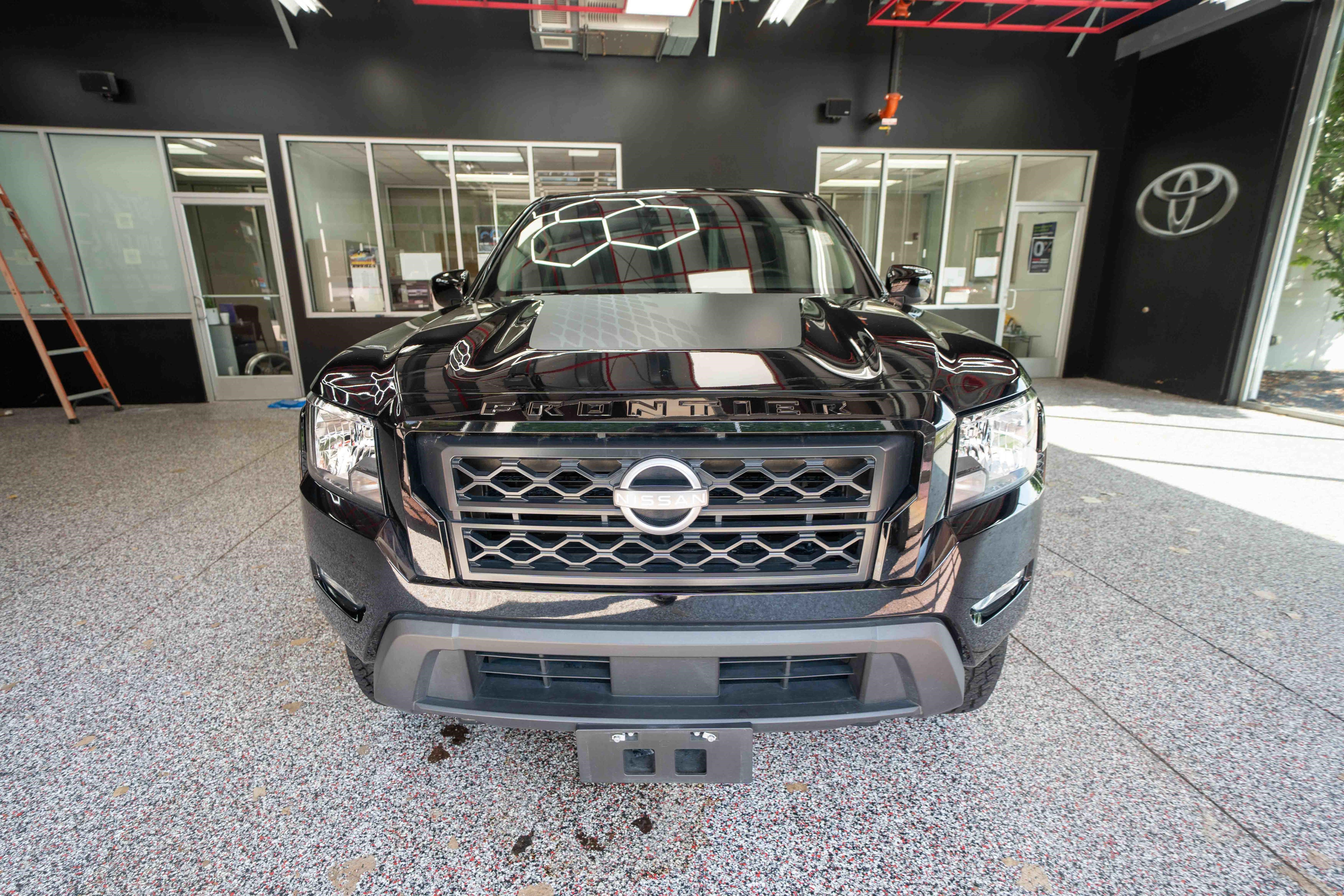 Used 2024 Nissan Frontier SV w/ Hardbody Edition AWD/4WD image 6