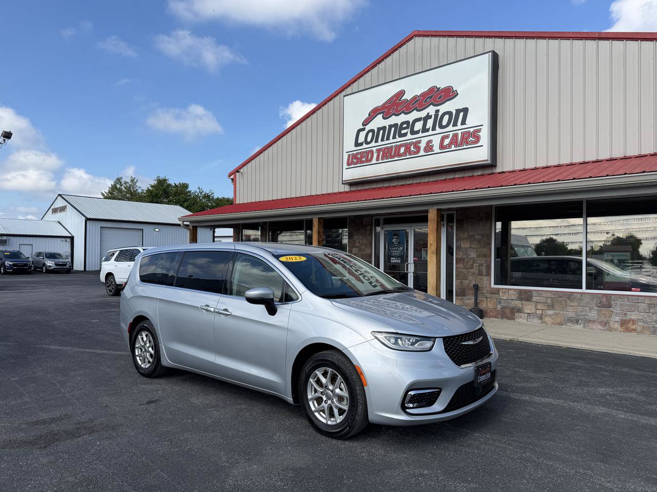 Used 2023 Chrysler Pacifica Touring-L