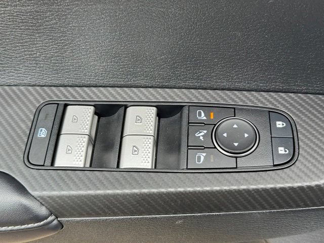 Used 2024 Mitsubishi Outlander SE Black Edition FWD image 9