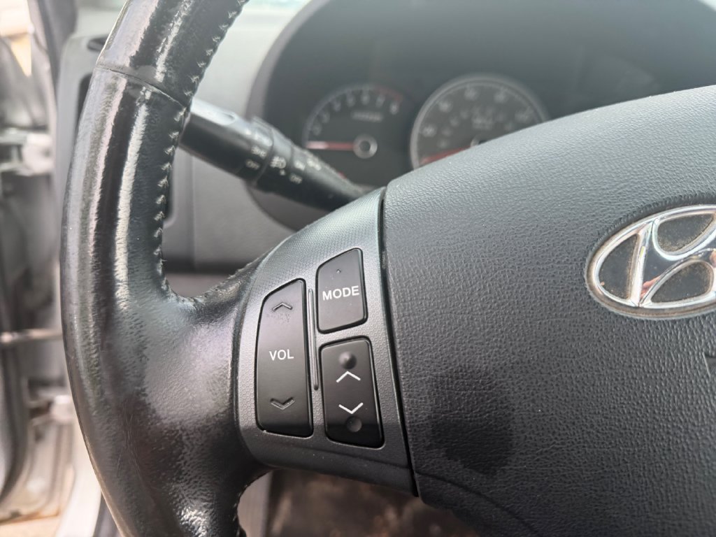 Used 2009 Hyundai Elantra SE FWD image 16