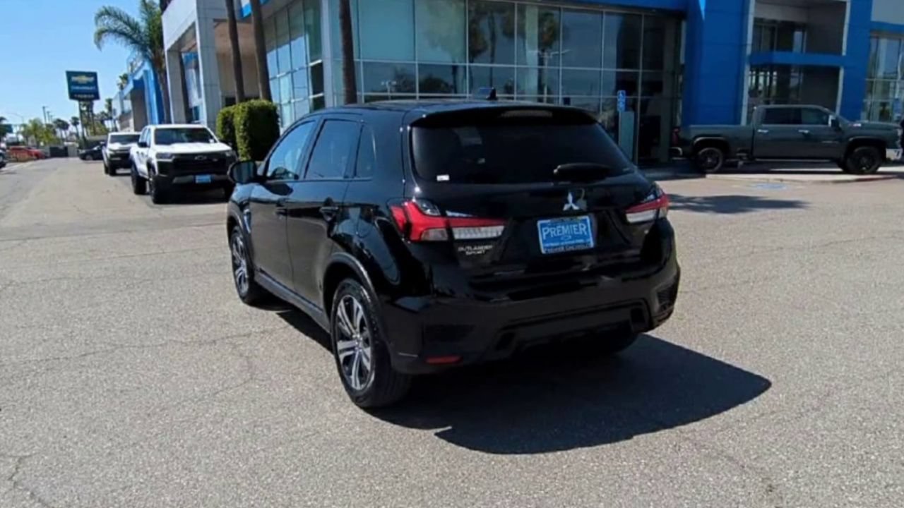 Used 2025 Mitsubishi Outlander Sport SE AWD/4WD image 6