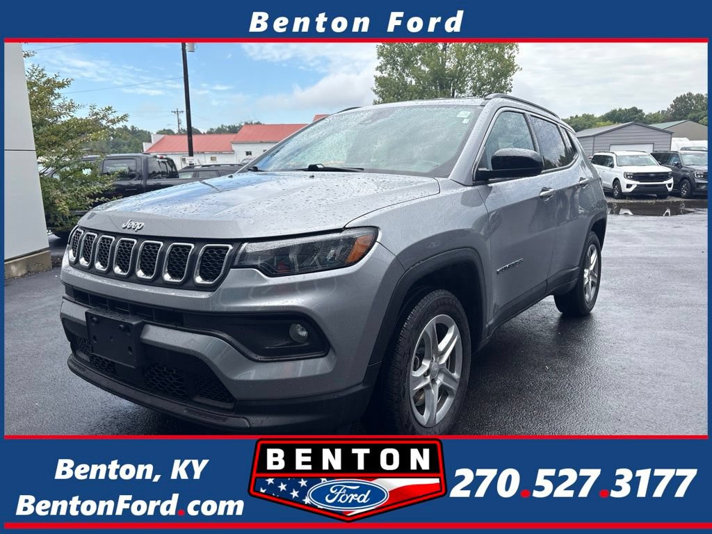 Used 2024 Jeep Compass Latitude AWD/4WD image 1