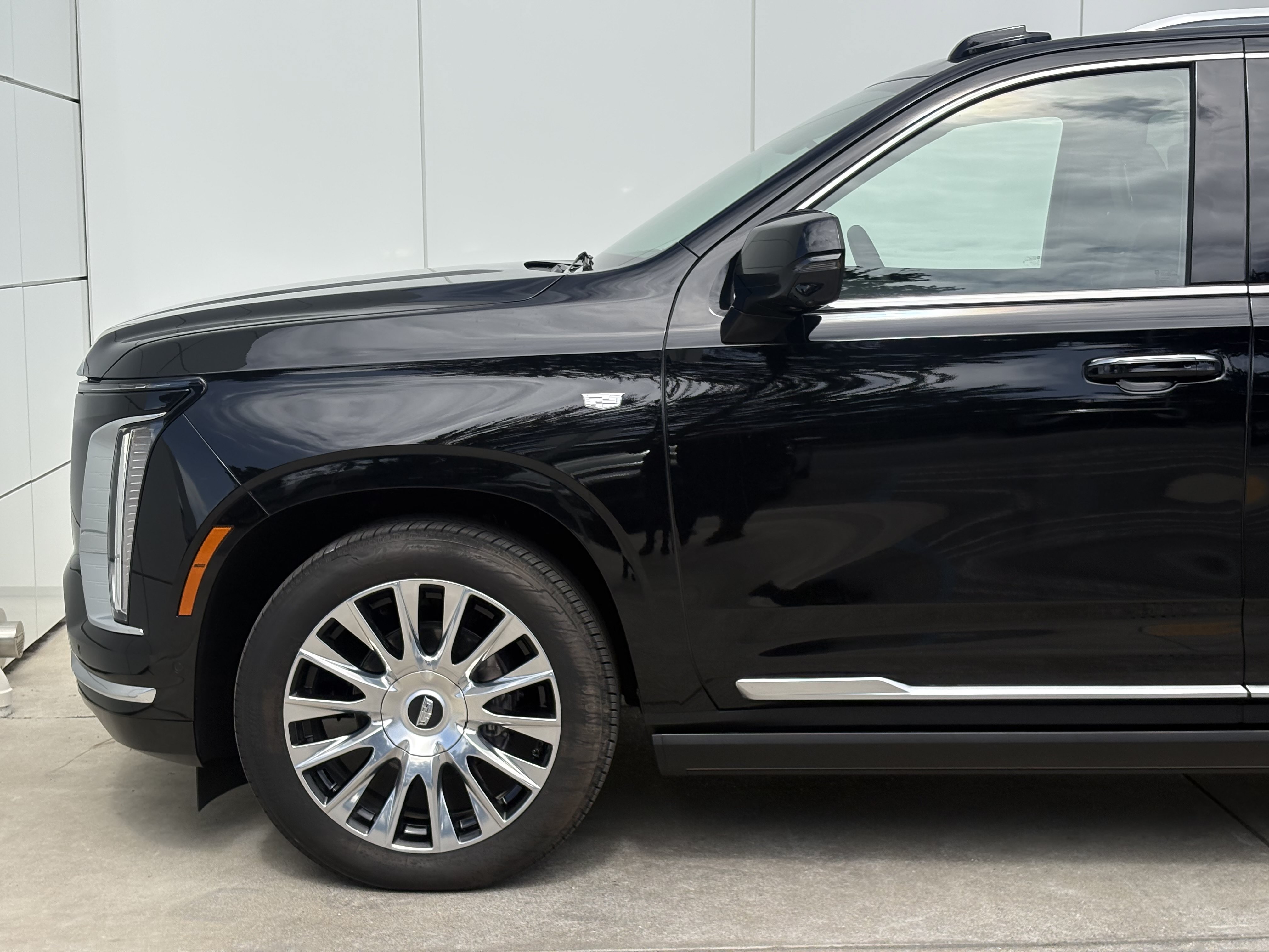 Certified 2025 Cadillac Escalade Premium Luxury Platinum AWD/4WD image 5