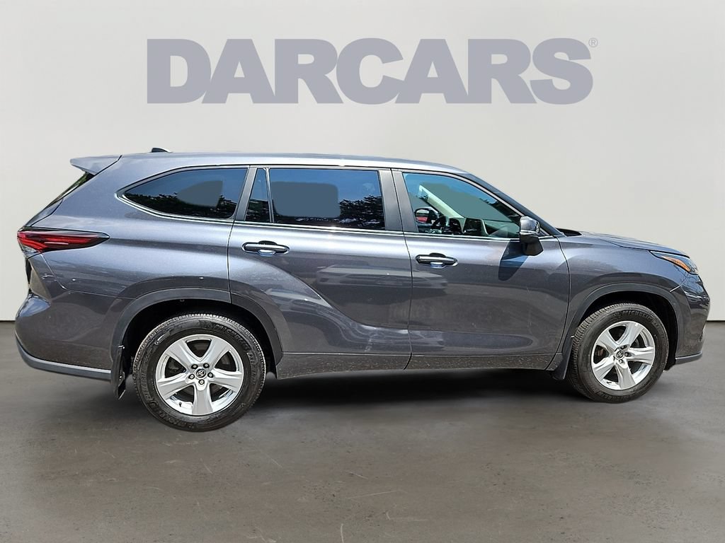 Used 2025 Toyota Highlander LE AWD/4WD image 7