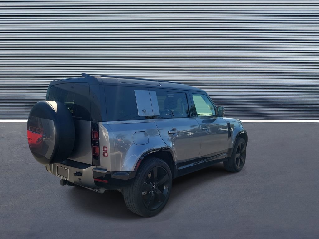 Used 2024 Land Rover Defender 110 X-Dynamic SE image 3