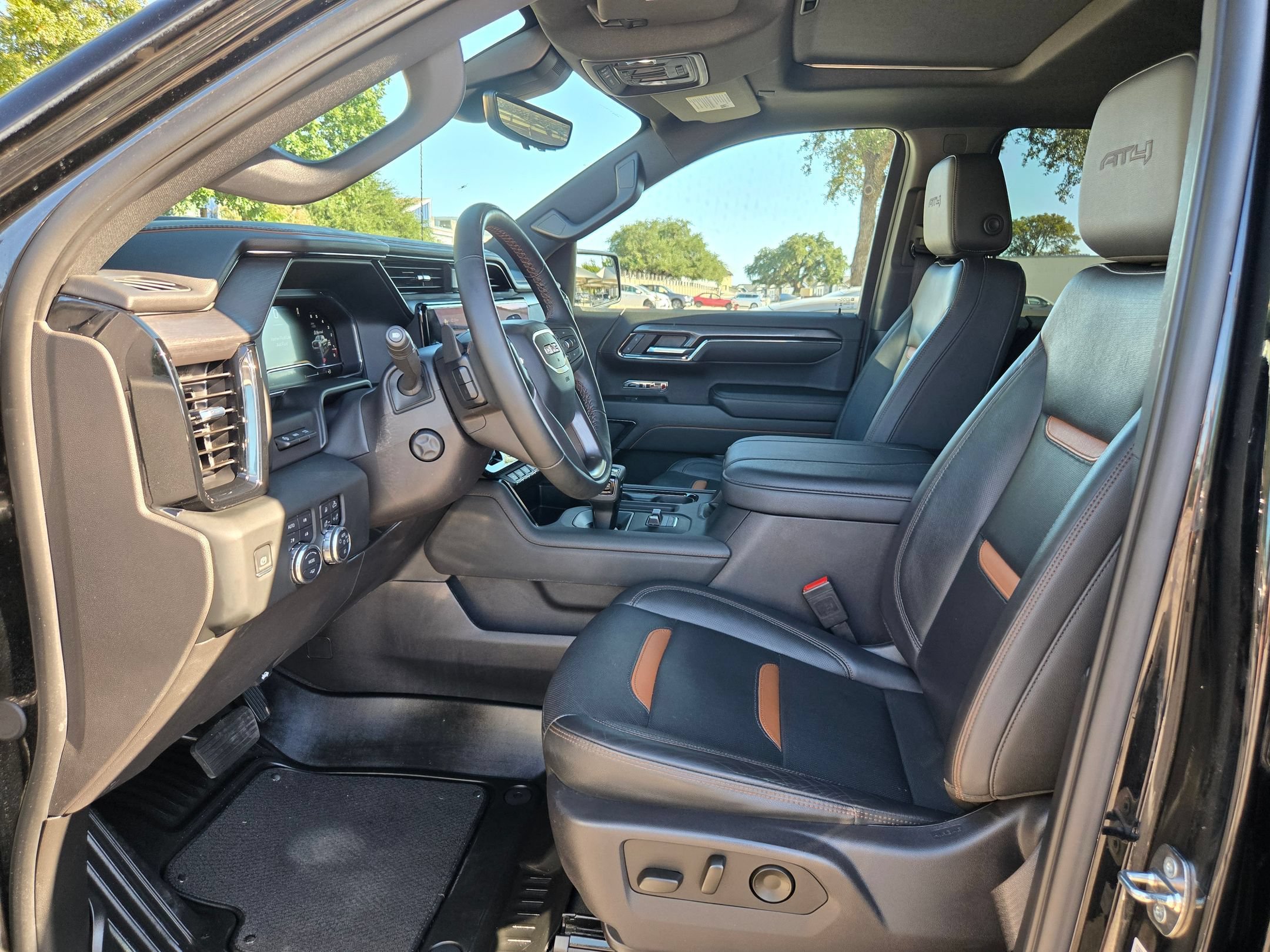 Used 2024 GMC Sierra 1500 AT4 w/ Technology Package AWD/4WD image 9