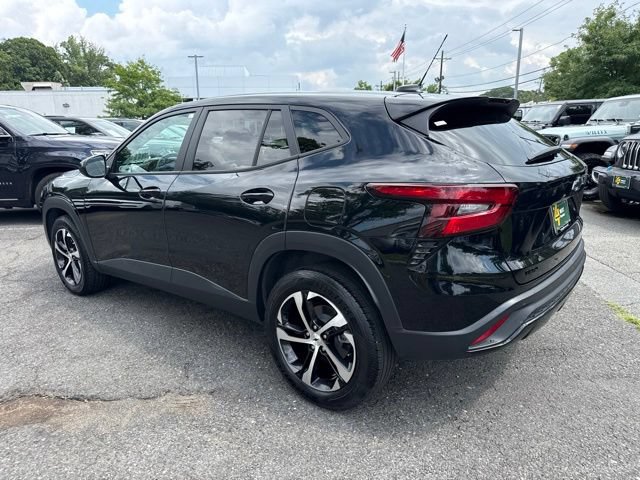 Used 2024 Chevrolet Trax RS w/ Driver Confidence Package FWD image 19