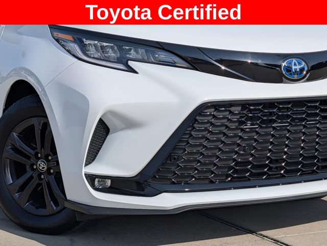 Used 2025 Toyota Sienna XSE w/ XSE Plus Package AWD/4WD image 3
