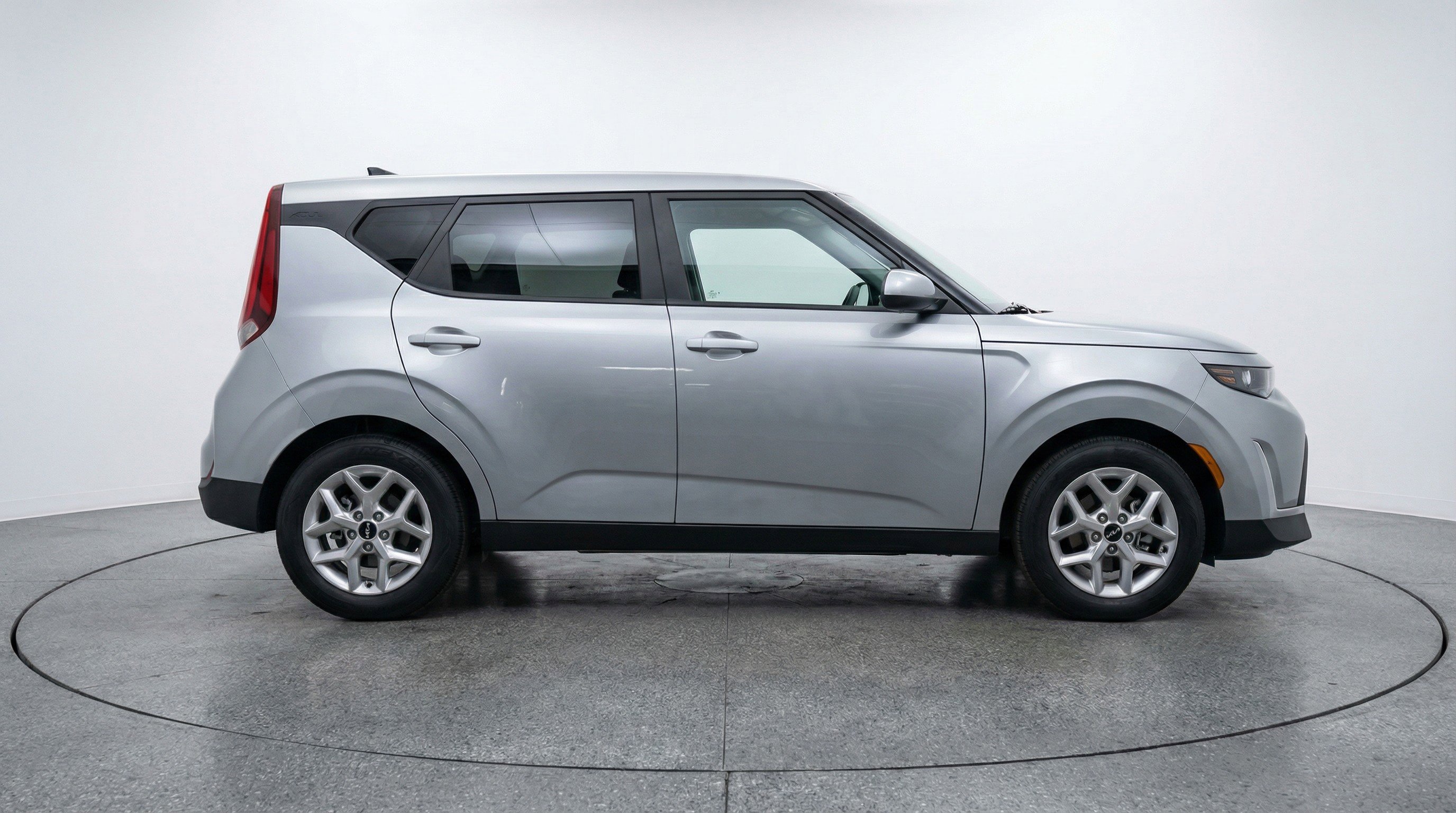 Used 2025 Kia Soul LX w/ LX Technology Package image 11